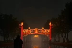 玻璃海鸥剧照，海雾中的灯塔轮廓与停驻的海鸥剪影